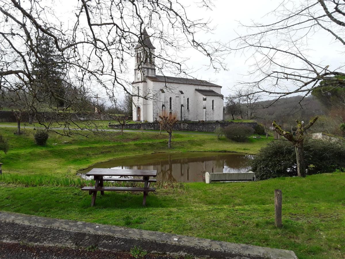 Les Charmes Du Lac Esclauzels Esterno foto