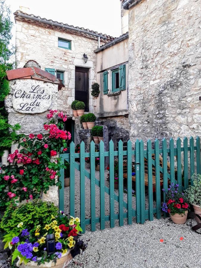 Les Charmes Du Lac Esclauzels Esterno foto