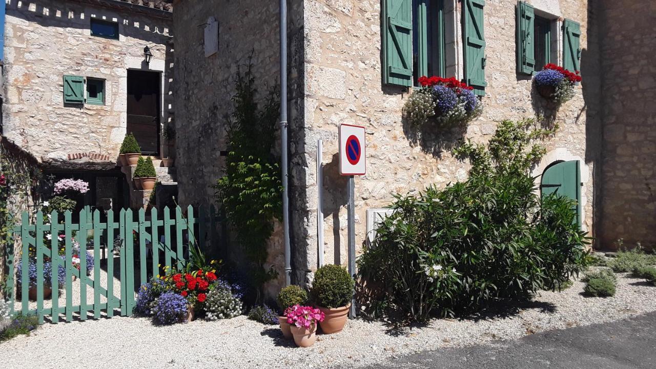 Les Charmes Du Lac Esclauzels Esterno foto